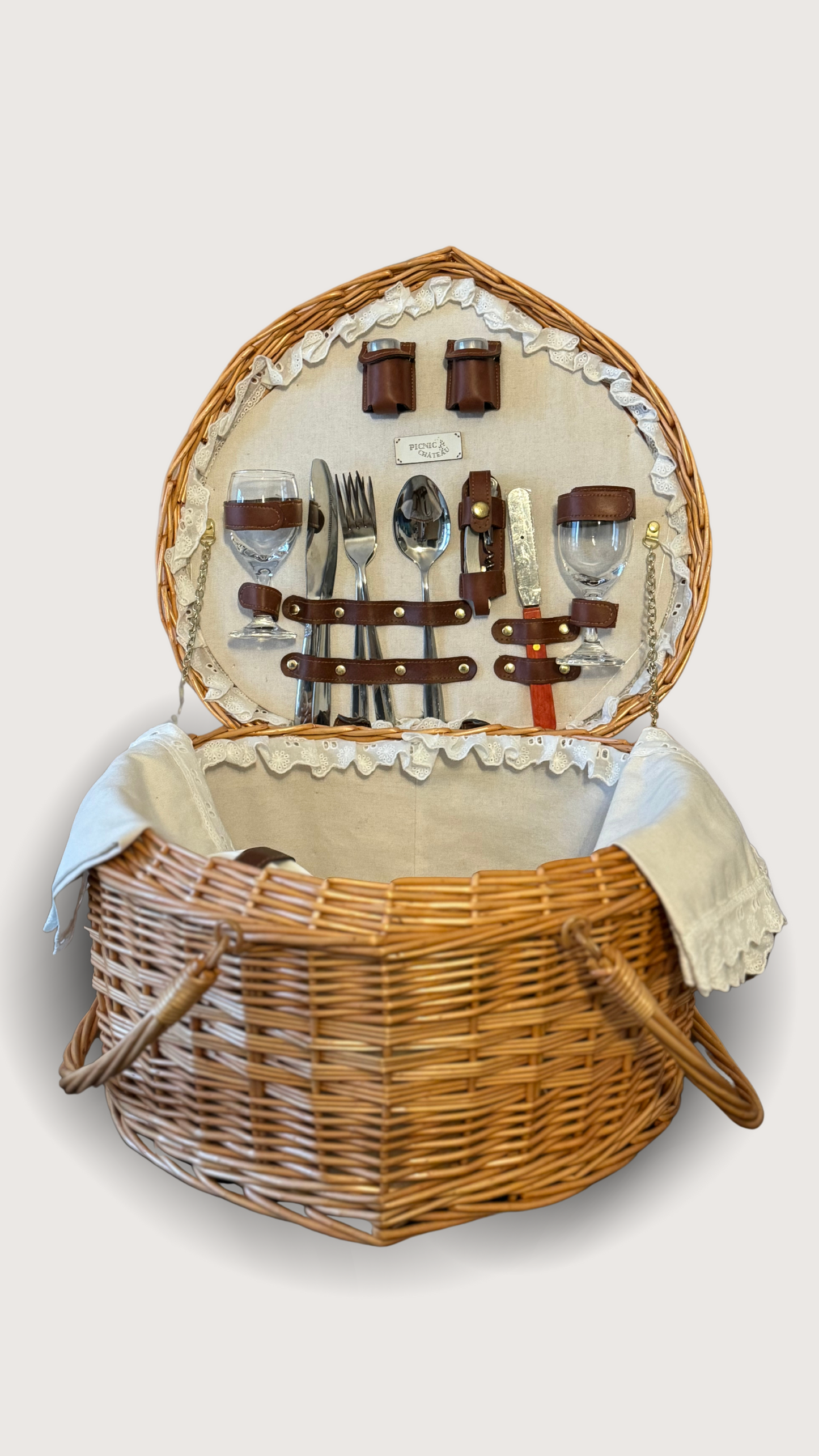 Herzförmiger Vintage Picknickkorb handgefertigt & limitiert (heart shaped picnic basket)