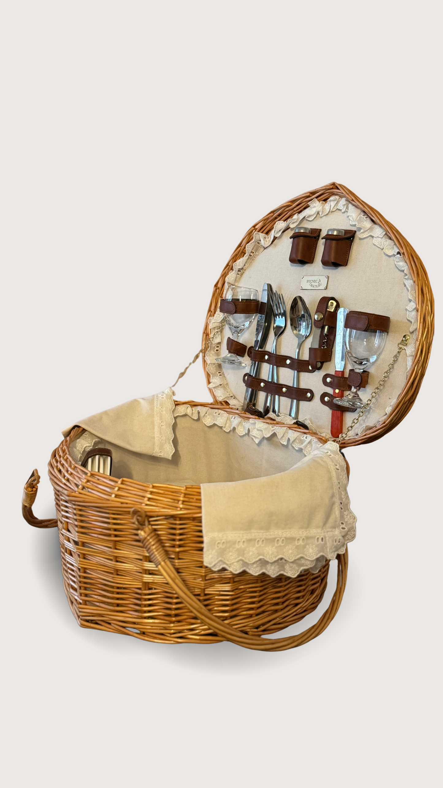 Herzförmiger Vintage Picknickkorb handgefertigt & limitiert (heart shaped picnic basket)